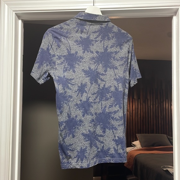 Button down T-shirt - Picture 3 of 3